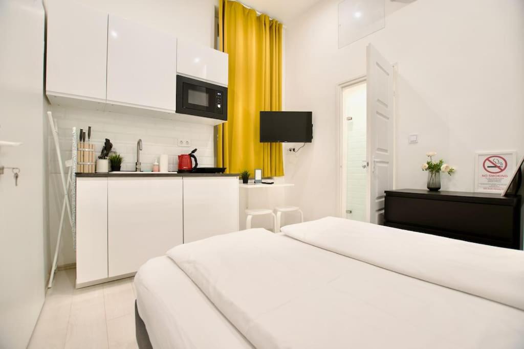 Standard Apartment By Hi5-St. King Mini Studio Budapest Exterior photo